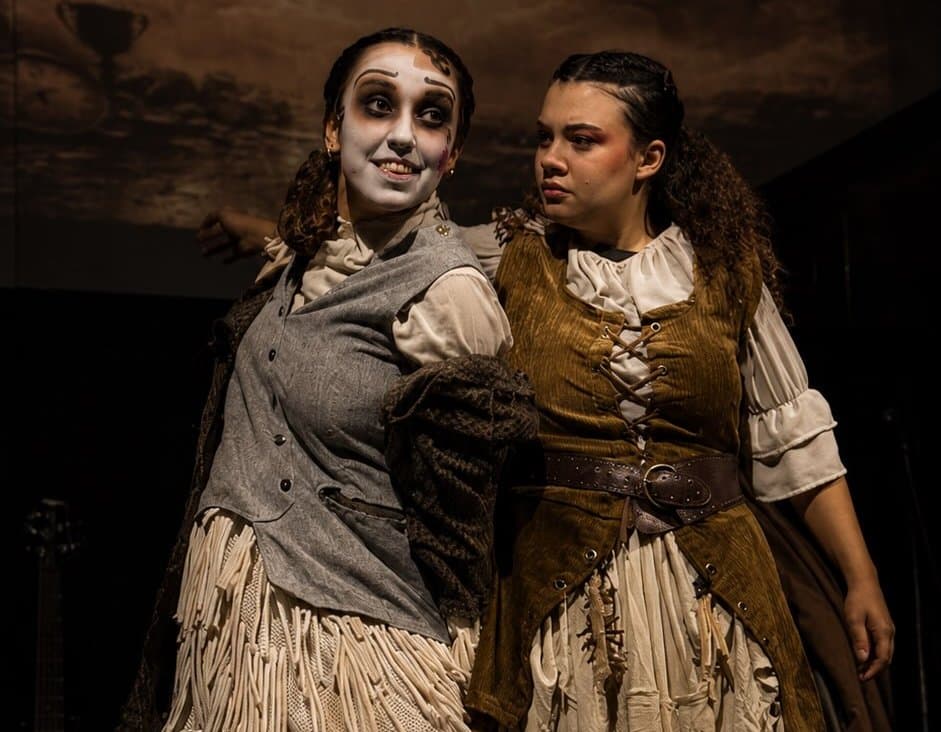 Apresentação de teatro em evento da Tetelestai Church